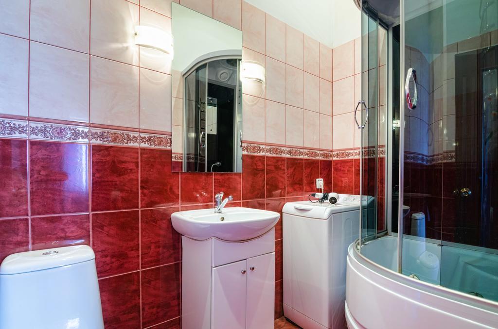 Leogrand Apartments On Kniazia Romana 26 Lviv Exteriör bild